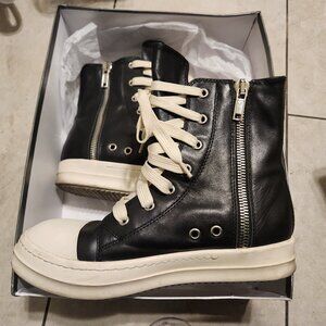 RICK OWENS SS26 TEMPLE SNEAKERS IN BLACK/MILK/MILK WASHED CALF